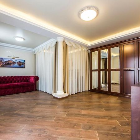 Шикарная Квартира Возле Костёла В Центре Kiev Exterior foto