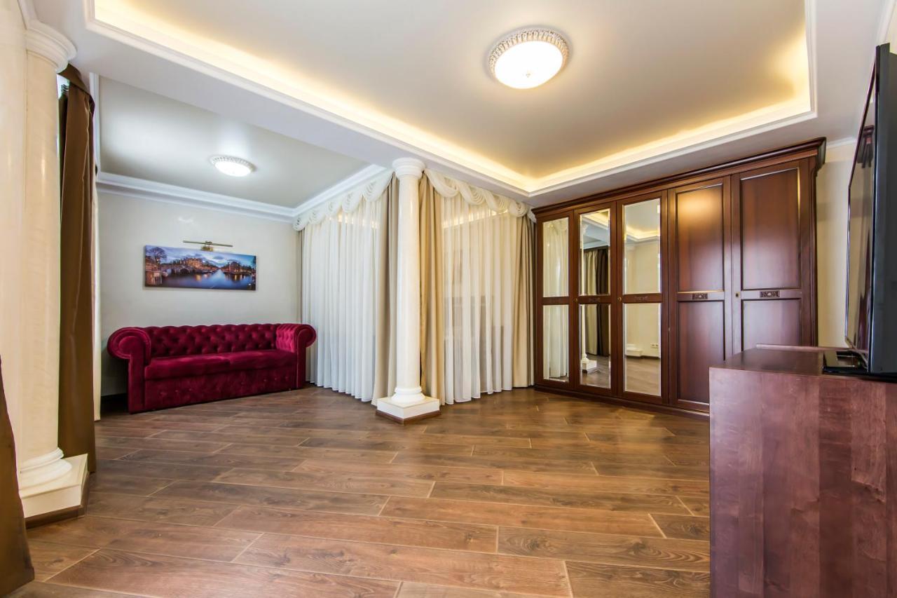 Шикарная Квартира Возле Костёла В Центре Kiev Exterior foto