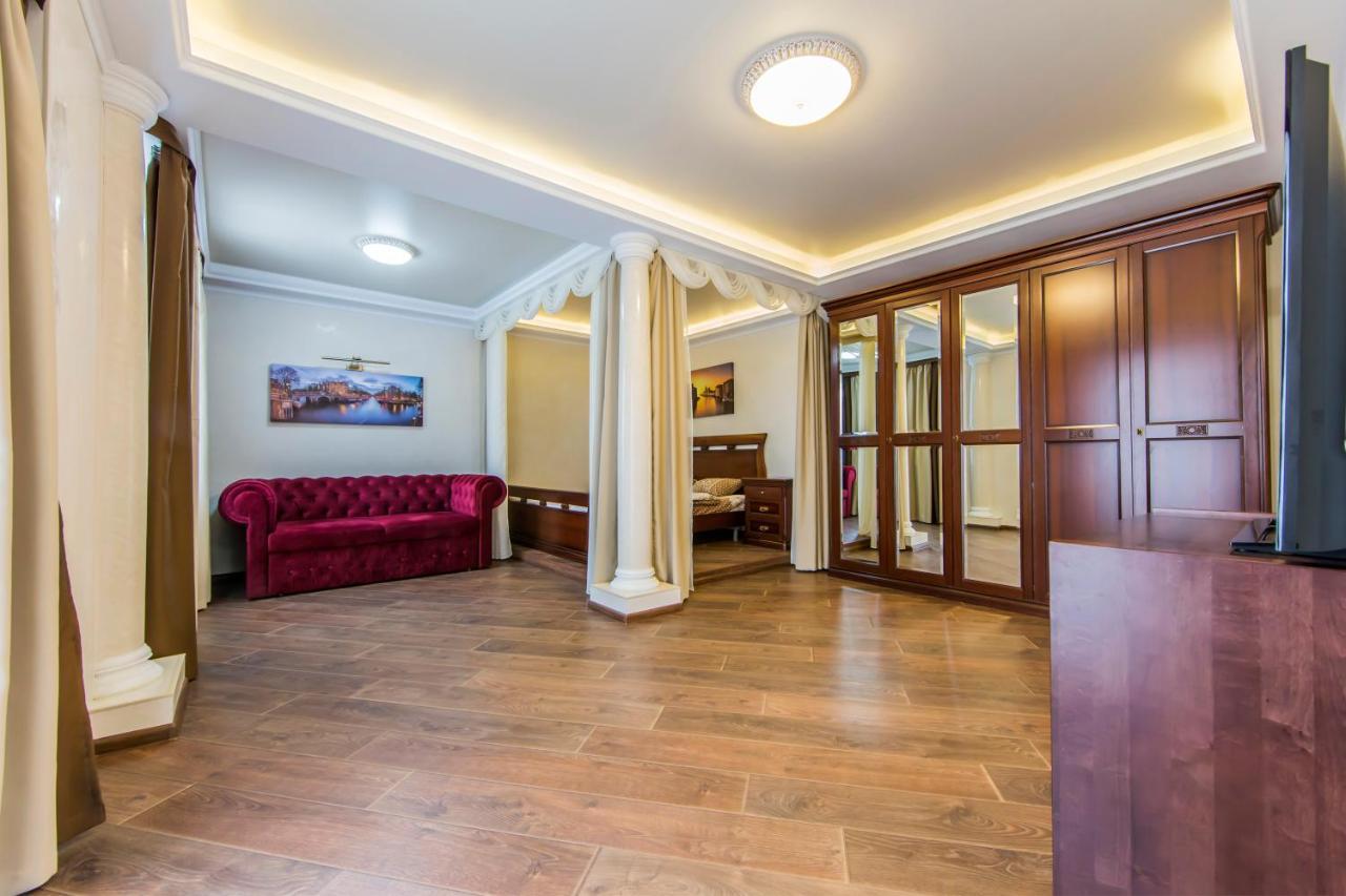 Шикарная Квартира Возле Костёла В Центре Kiev Exterior foto